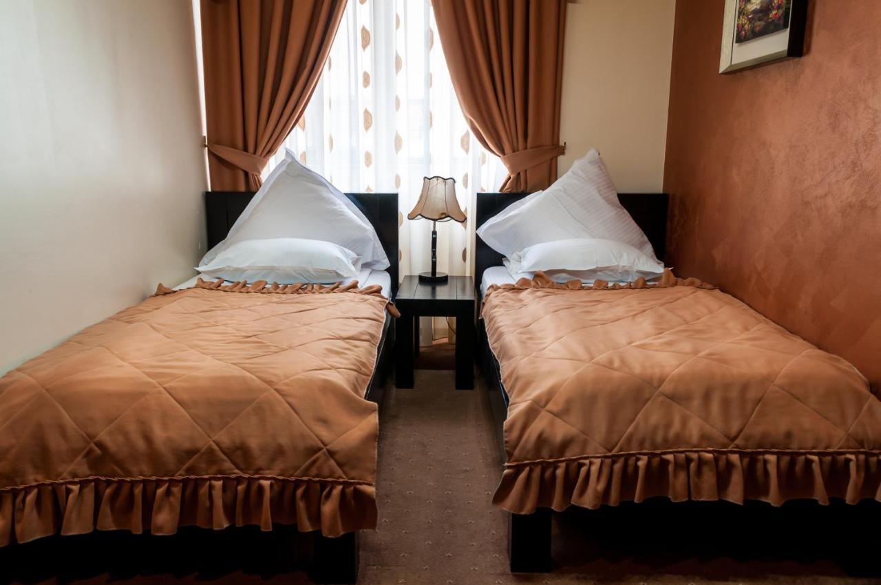 Pensiune Turistica Tosca Bacău Buitenkant foto